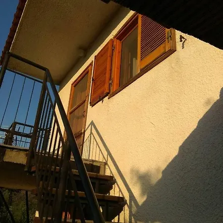 Mare Monte Kazaviti Mikrósz Prínosz
